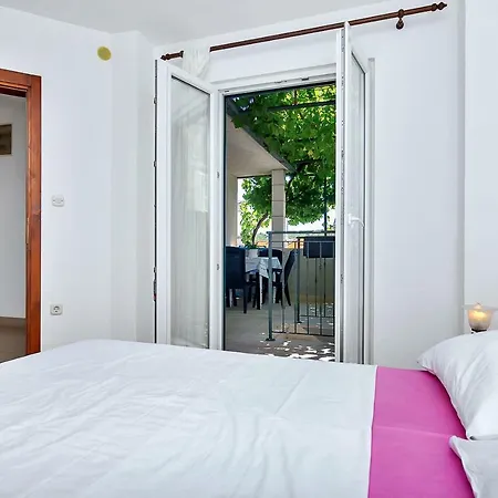 Apartment Luce I Jure Makarska