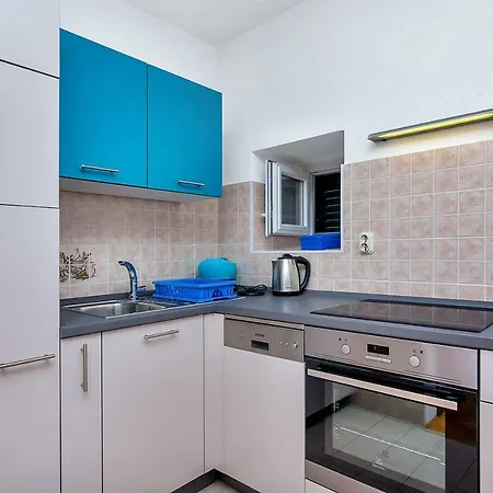 Apartment Luce I Jure Makarska